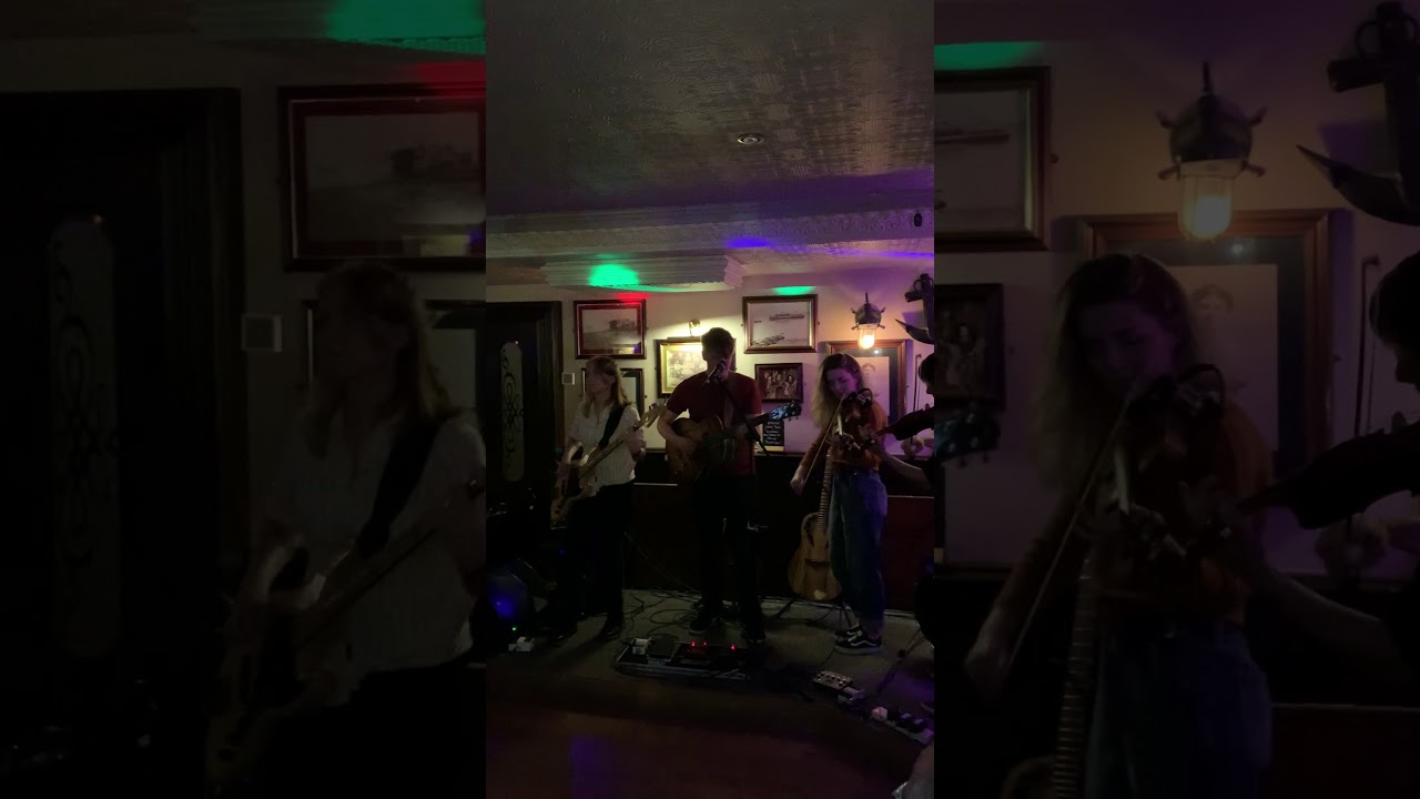 Live Celtic Music, Markie Dans Pub, Oban. #MarkieDans #VisitOban #LiveMusicOban