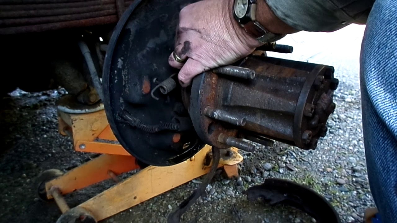1985 Ford F250 Brakes Part II, Replacing a Wheel Cylinder