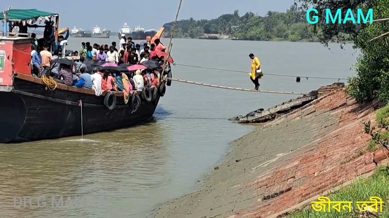 খেয়া পারাপার যেন নিত্য প্রয়োজনীয় একটি নতুন দিগন্ত হয়ে রয়ে গিয়েছে।