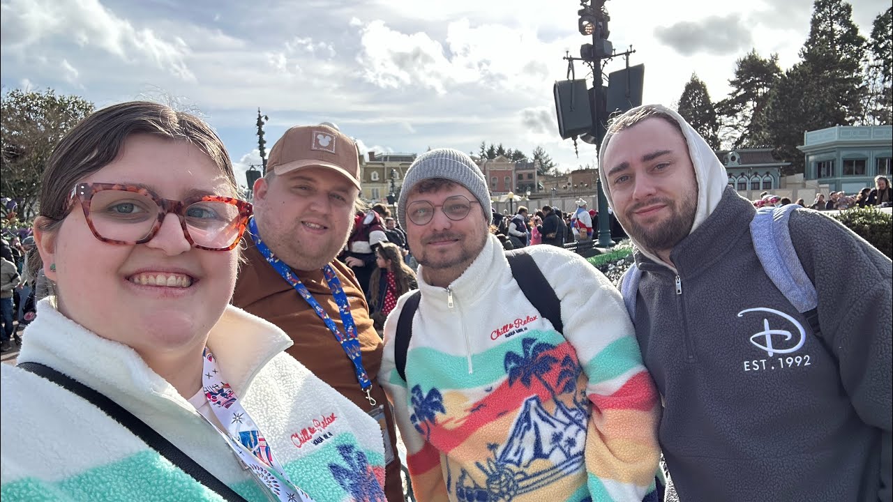 Disneyland Paris Day 5 | A Million Splashes of Colour 🎶| It’s a small world 🌍 