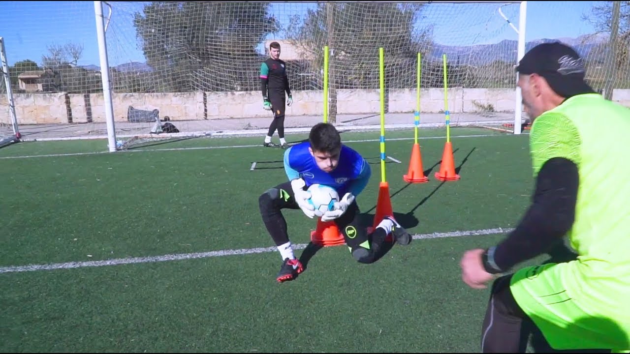 El 1r ENTRENAMIENTO DE PORTEROS DE LA ACADEMIA - Academia Guardianes