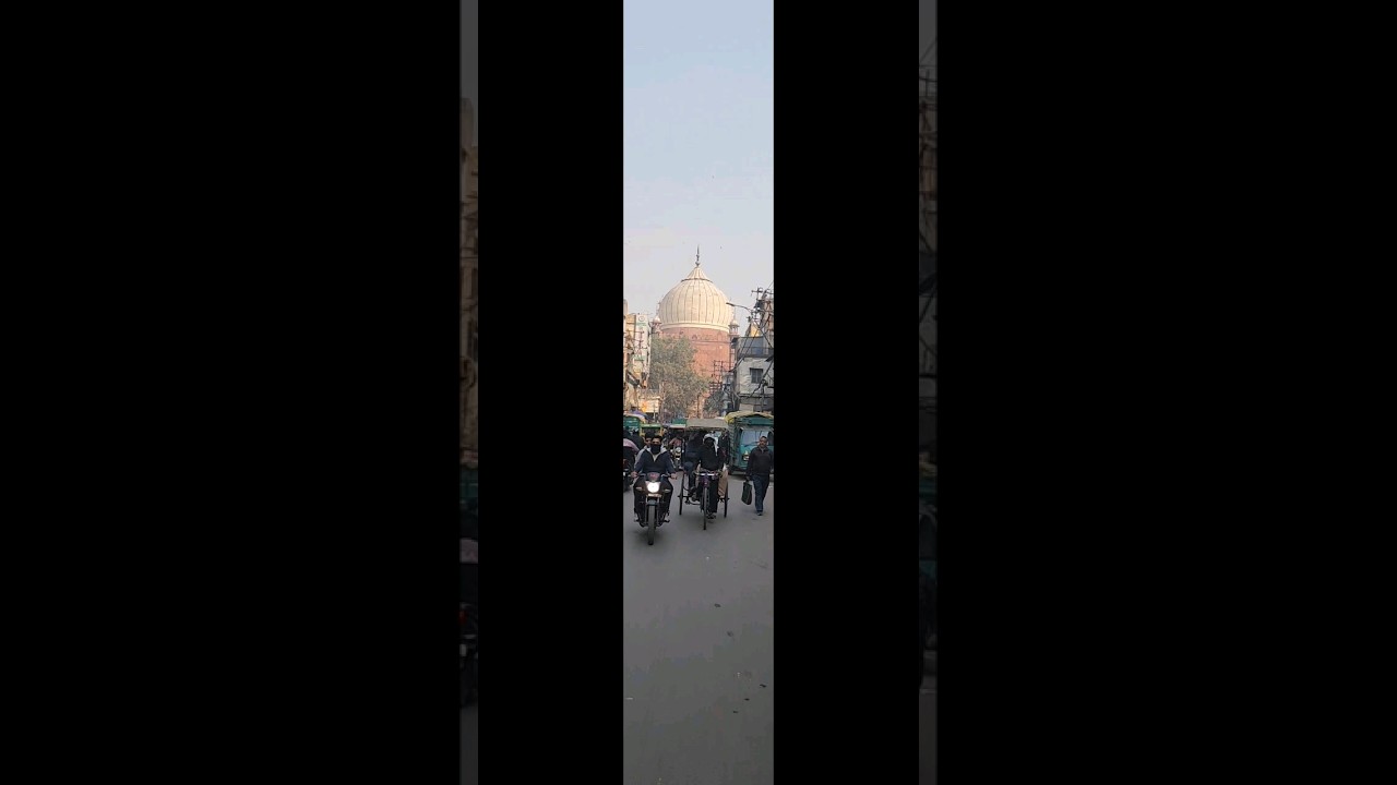 By Azaad khayal #jamamasjid #chawaribazar #olddelhi #delhi #delhidiaries #love #travel #traffic