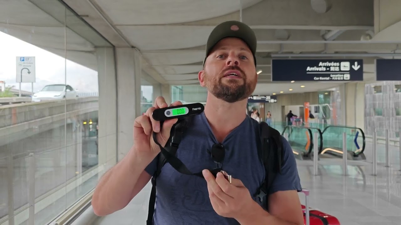 Bagage trop lourd ? Ce mini p&egrave;se-bagage &agrave; 16,99 &euro; pourrait bien vous sauver 60 &euro; &agrave; l&rsquo;a&eacute;roport