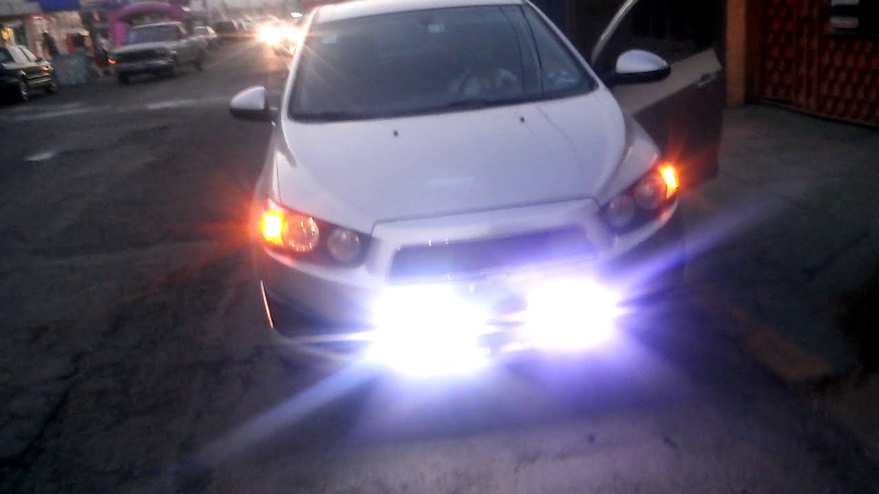 Como instalar tira led  drl  chevrolet sonic de forna sencilla universal para cualquier auto