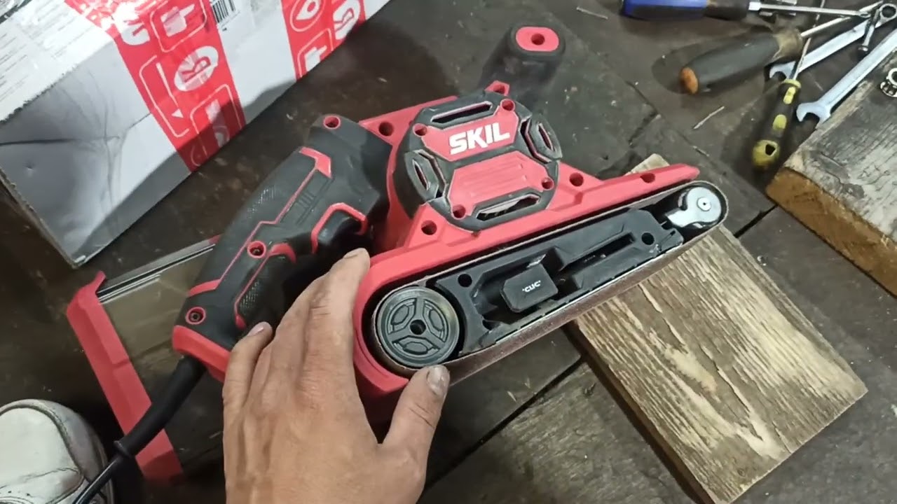 Ленточная шлифмашина Skil SR1E764101 800W