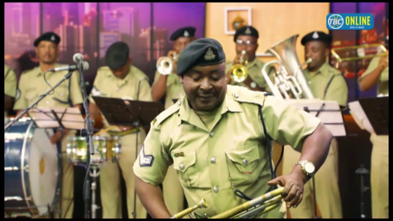 Burudani kutoka kwa Bendi ya Polisi Tanzania ndani ya Jaramba Serebuka