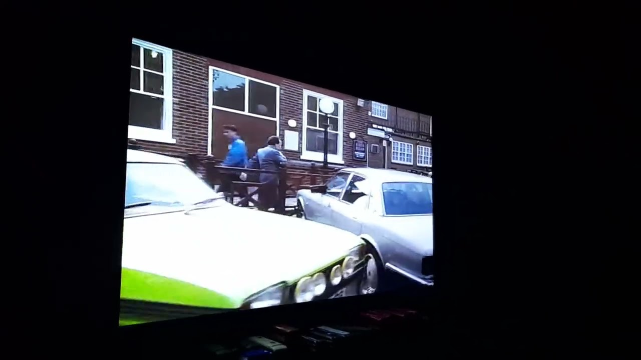 Only Fools & Horses Del Boy stops his Ford Capri from Rattling by banging it