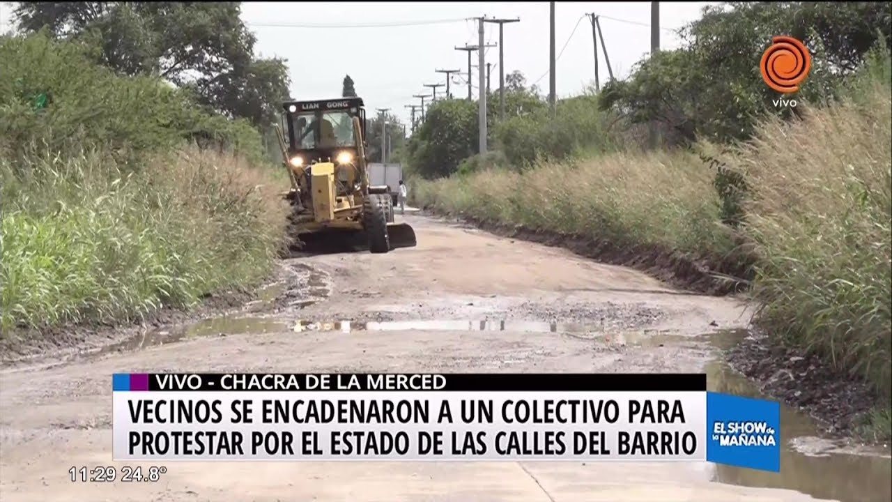Vecinos se encadenaron a un colectivo
