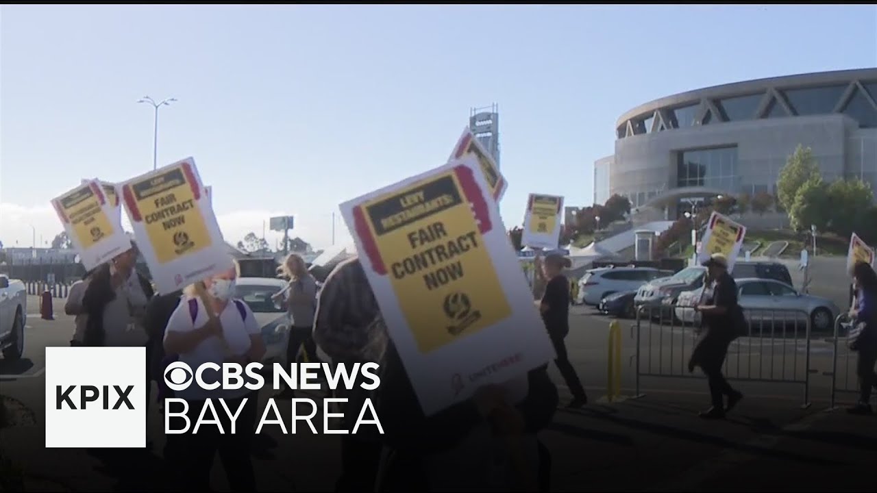 Oakland Arena concession workers rally for higher wages ahead of contract negotiations