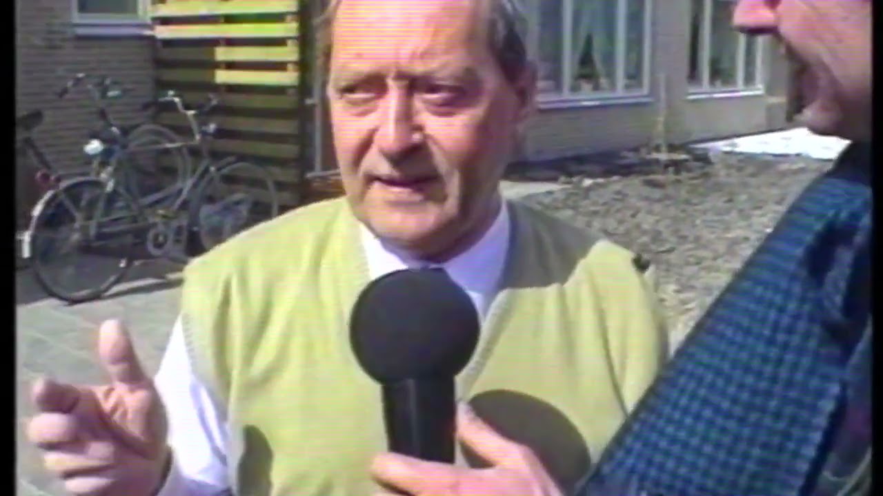 Eerste vijftigplussers trekken in het Landsmeerse wooncentrum De Knik in april 1992