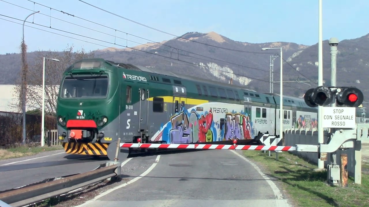 Erba (I) Passaggio a Livello // Level crossing //