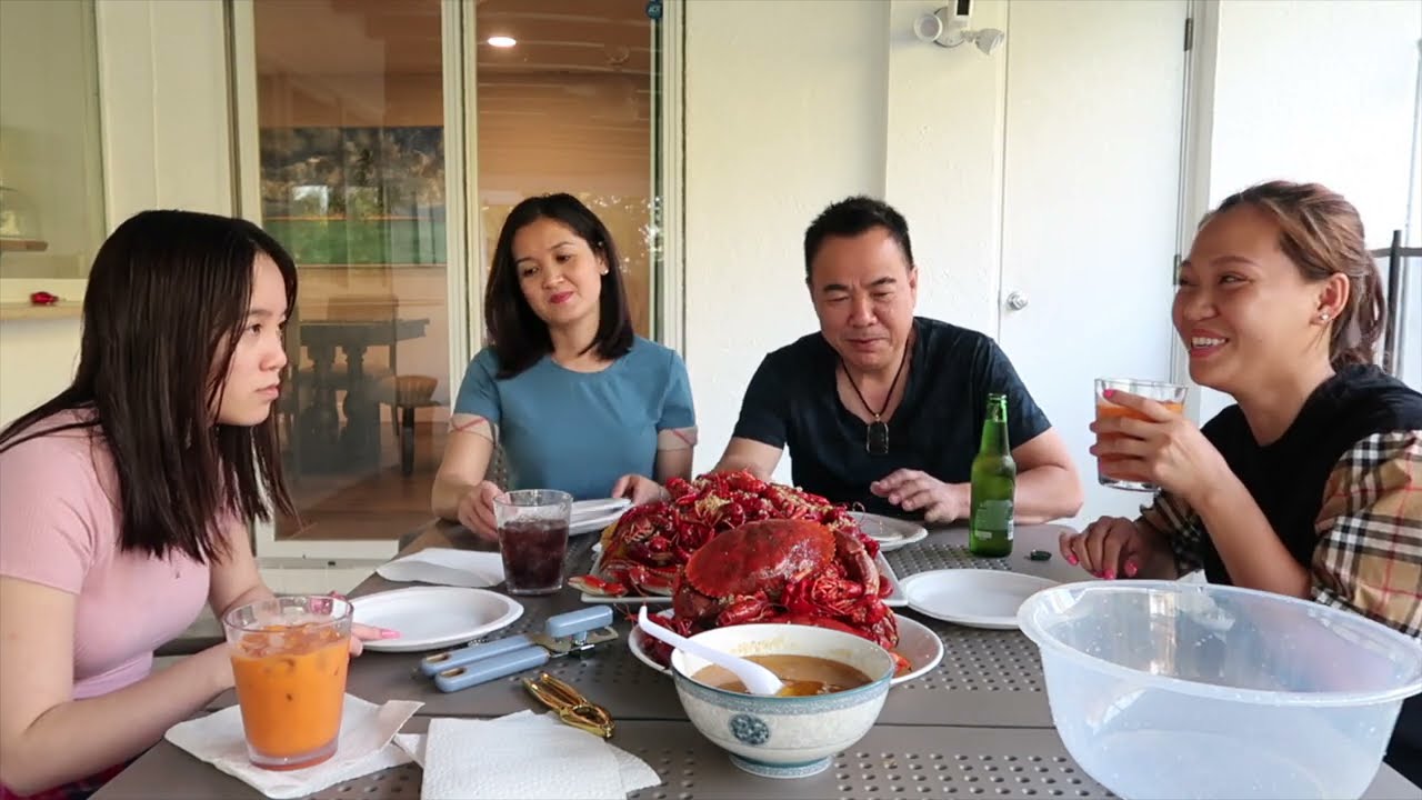 RA TAY LÀM TÔM HÙM ĐẤT VÀ CUA ĐÁ CHO CÔ NHUNG CHÚ LŨ VÀ BÉ NI TRƯỚC KHI VỀ CALI