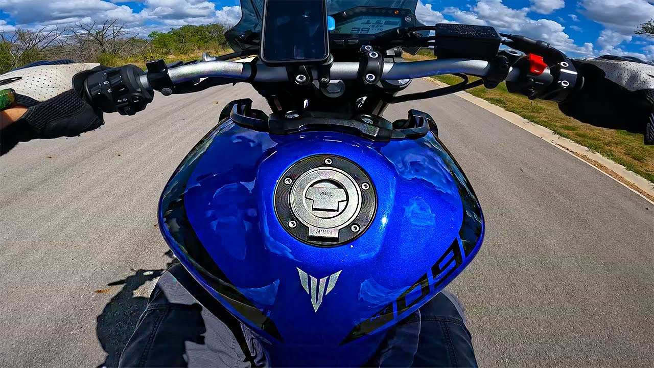 Как ездить на Yamaha MT09 на заднем колесе для начинающих