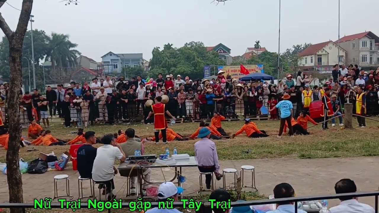 Nữ  Trại  Ngoài  gặp  nữ  Tây  Trại  hiệp  đấu  kịch  tính  khó khăn  nhất  với  Trại  Ngoài 