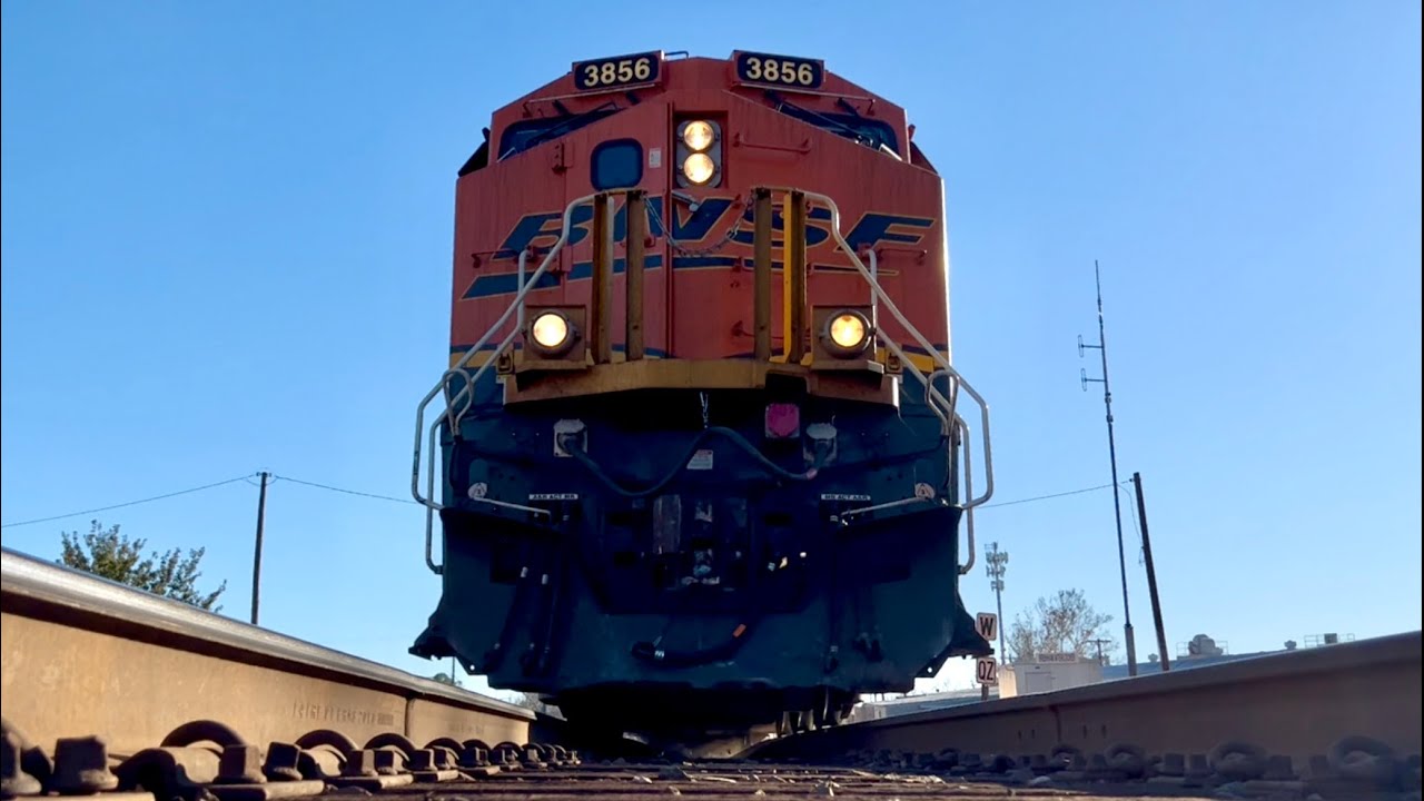 BNSF 3856 Leading Northbound Manifest in Brenham, TX, 2/6/26 (Track View)