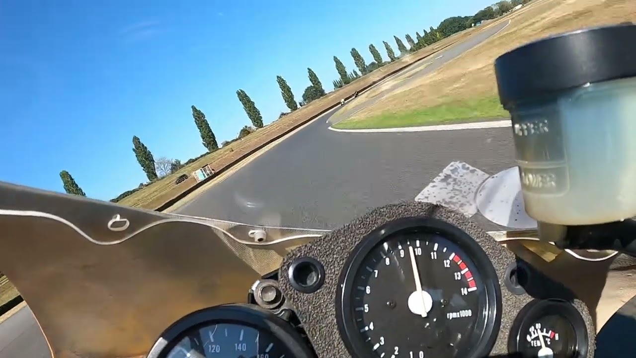 Mallory Park, Classic bike trackday 16th & 17th August. Under 600cc group