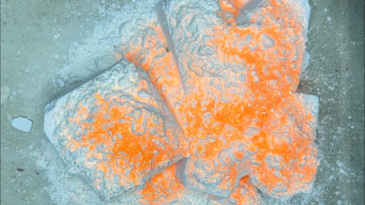 Ader gym chalk topped with cornstarch & orange glitter ✨ 🍊🧡 @shalonwalker this ones for you !!!