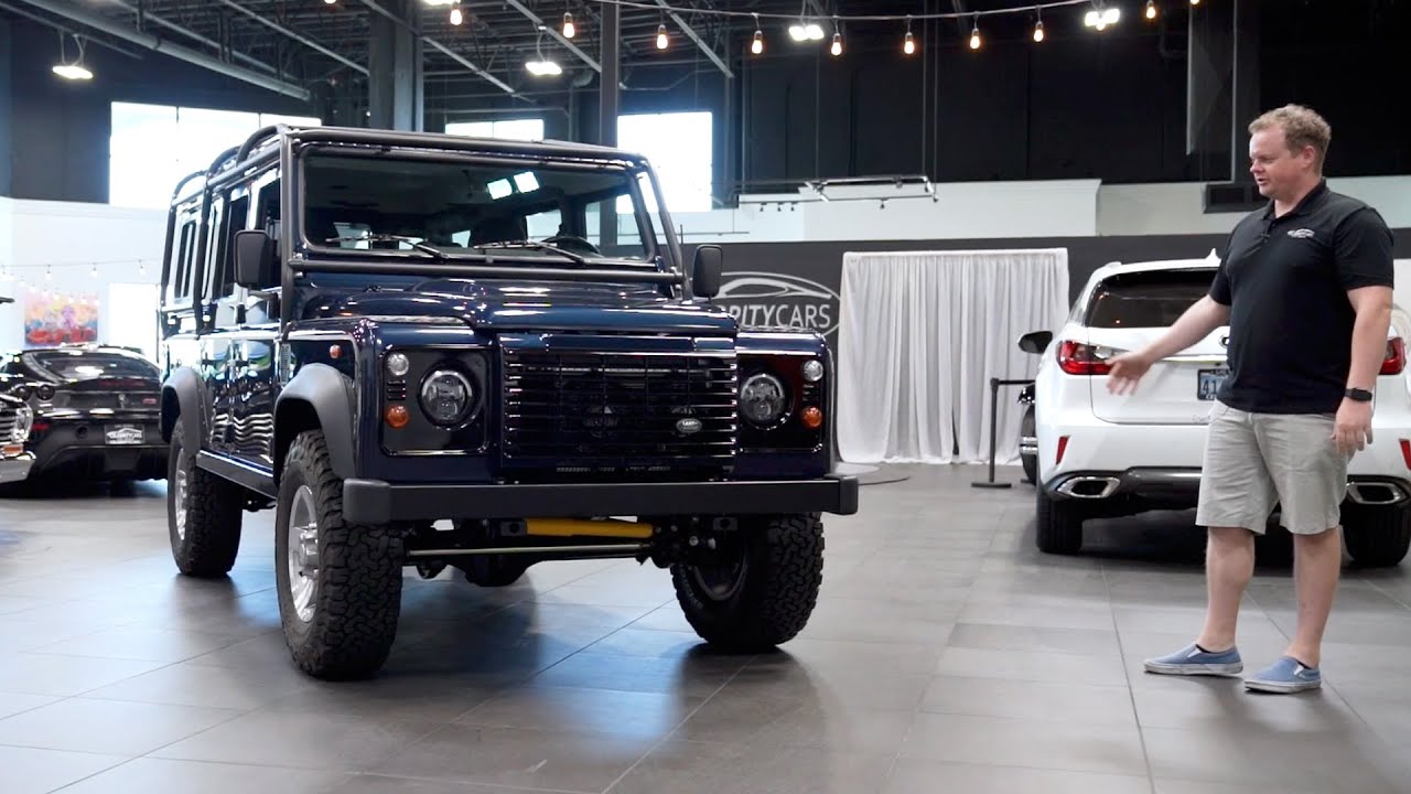 Land Rover 110 Defender 1988 года выпуска | В автосалоне Celebrity Cars в Лас-Вегасе