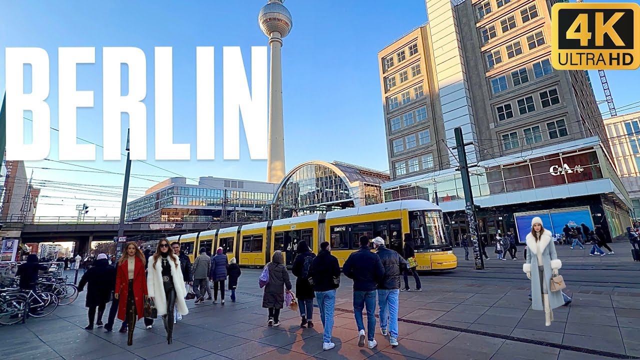 Walking from Alexanderplatz to Museum Island without cutting, Berlin Deutschland