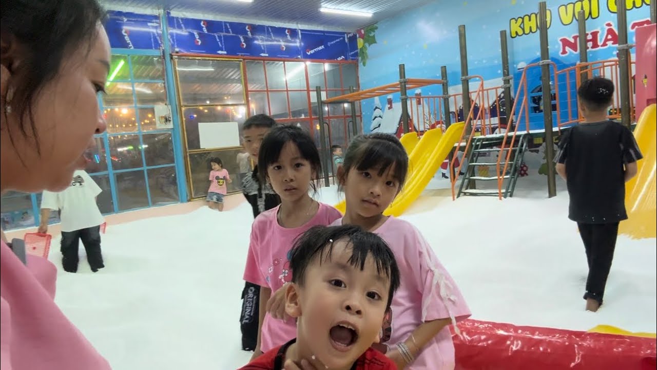Mẹ Dẫn Chuột Đi Hội Chợ Mua Đồ Và Chơi Trò Chơi Vui Vá #ngocdieuvlog #chuotdihoicho