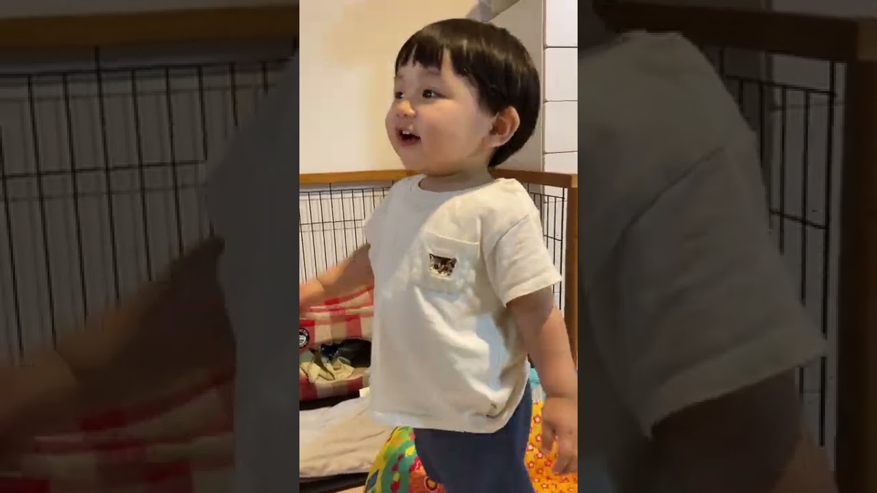 1歳7ヶ月が落ち着きなく子供番組を見るだけ/Ayato watching children TV show