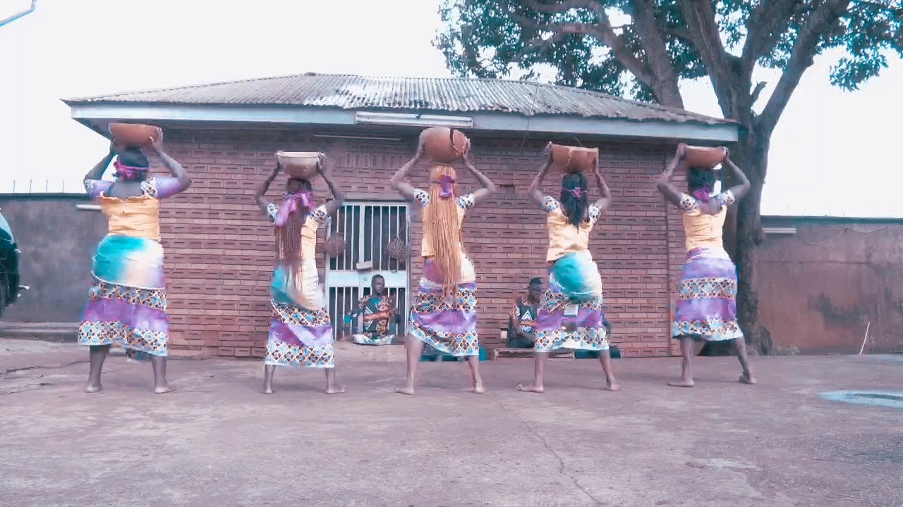 la CULTURE CAMEROUNAISE en DANSE