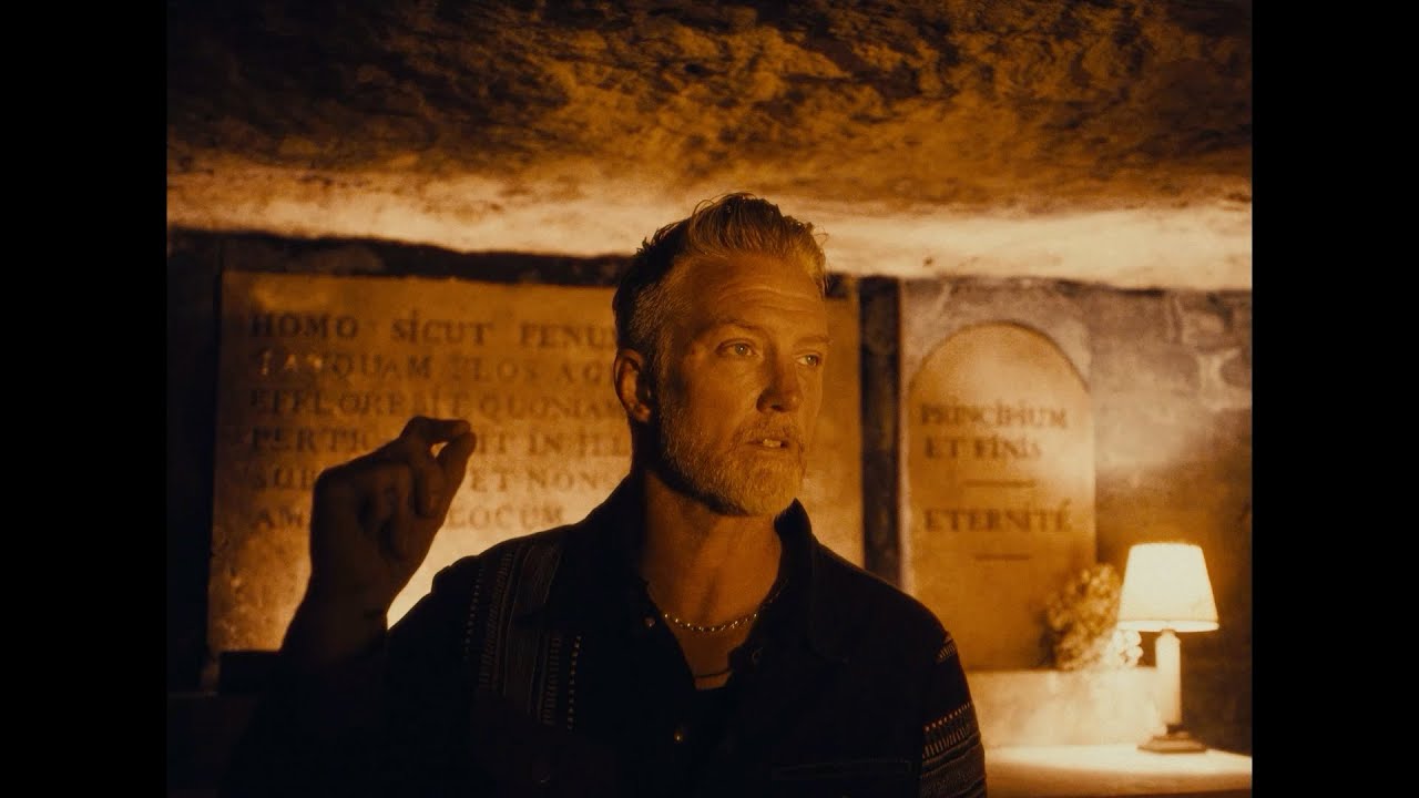 Queens of the Stone Age - Running Joke / Paper Machete (Alive in the Catacombs)
