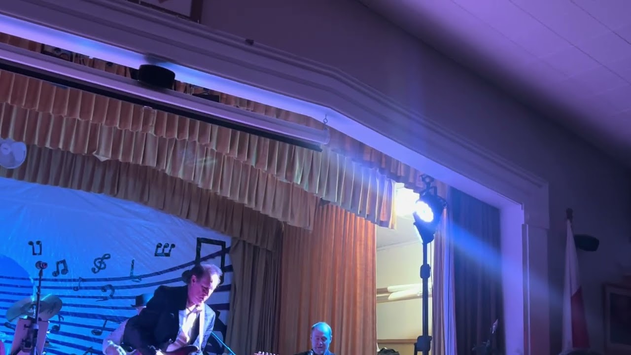 Sweet Home Chicago (Brantford) performed by Jack de Keyzer band 