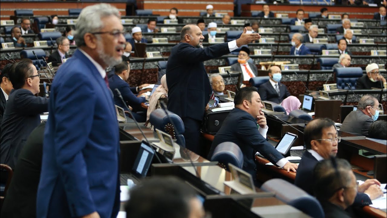 Dewan Rakyat kecoh usul pengosongan kerusi Speaker Dewan Rakyat