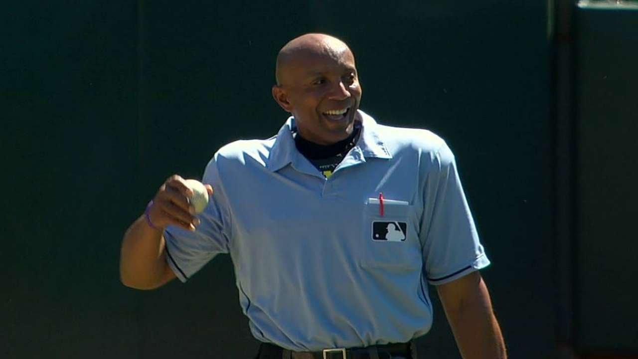Umpire makes emphatic strike-two call