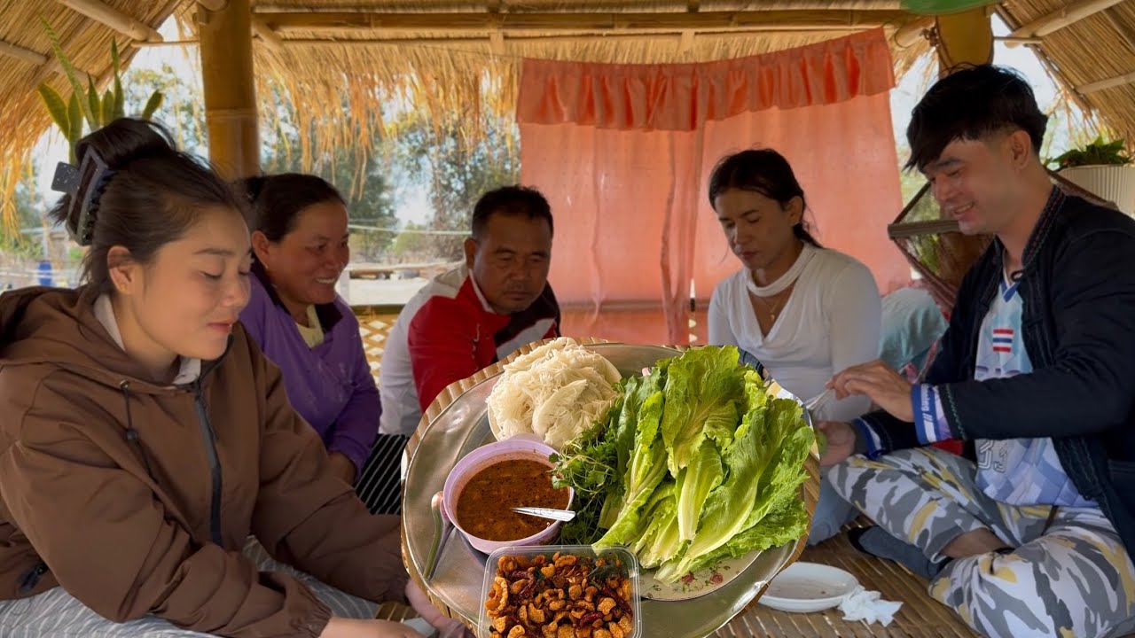 เฮ็ดพันข้าวปุ้นมากินอยู่ตูบอัมรา