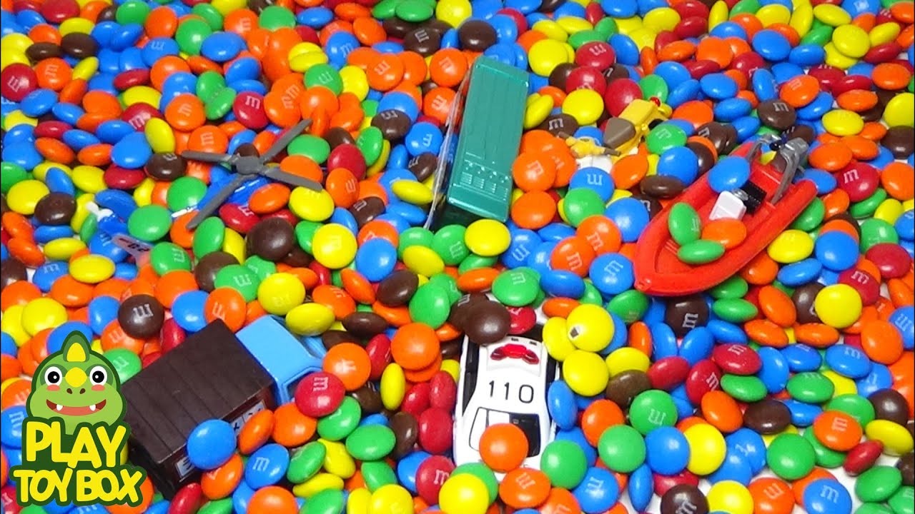 Learning Bus Truck Vehicles with M&M Chocolate In Cup Tomica Car Surprise Toys
