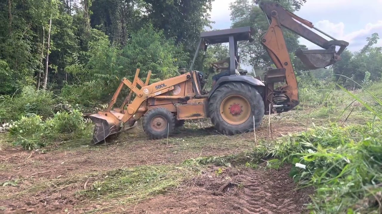 CARA BACKHOE BERSIH TANAH KEBUN
