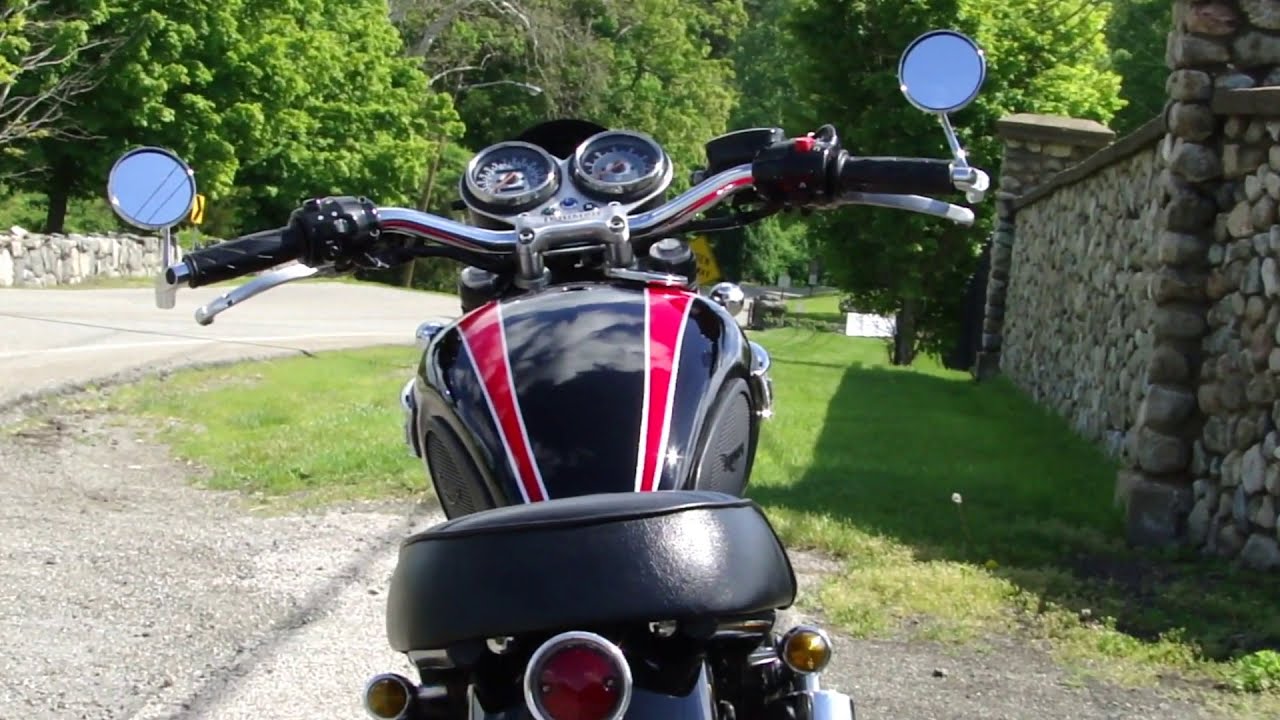 Triumph Bonneville brat style, sound.