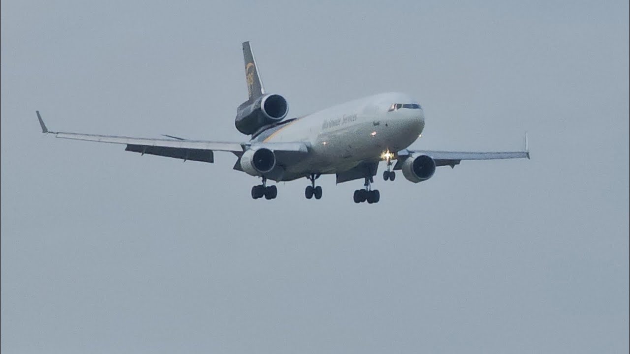 MD11F arrival into MSP