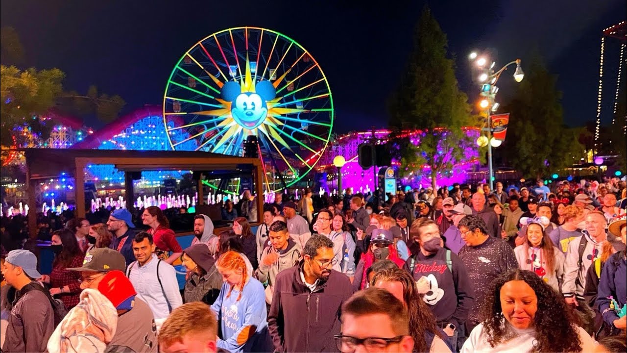 Disneyland Resort Christmas Time 2024! World Of Color Show , Rides, Park Updates & More