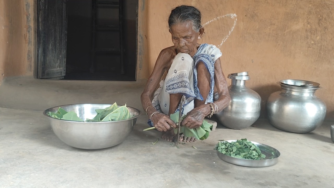 105 years old widow grandma cooking KACHU SHAK with egg curry || typical life of indian poor people