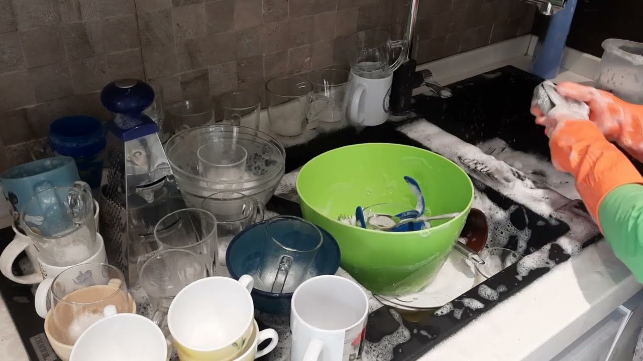 Gloves:Hand washing dishes:No Talking:cleaning motivation: Extreme cleaning:Extremely messy kitchen