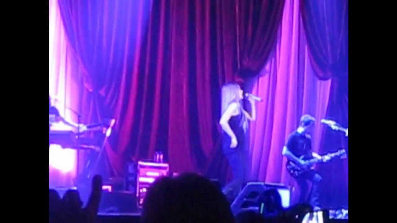 Avril Lavigne - Black Star + What The Hell [Live @ HMH Amsterdam] (HD)