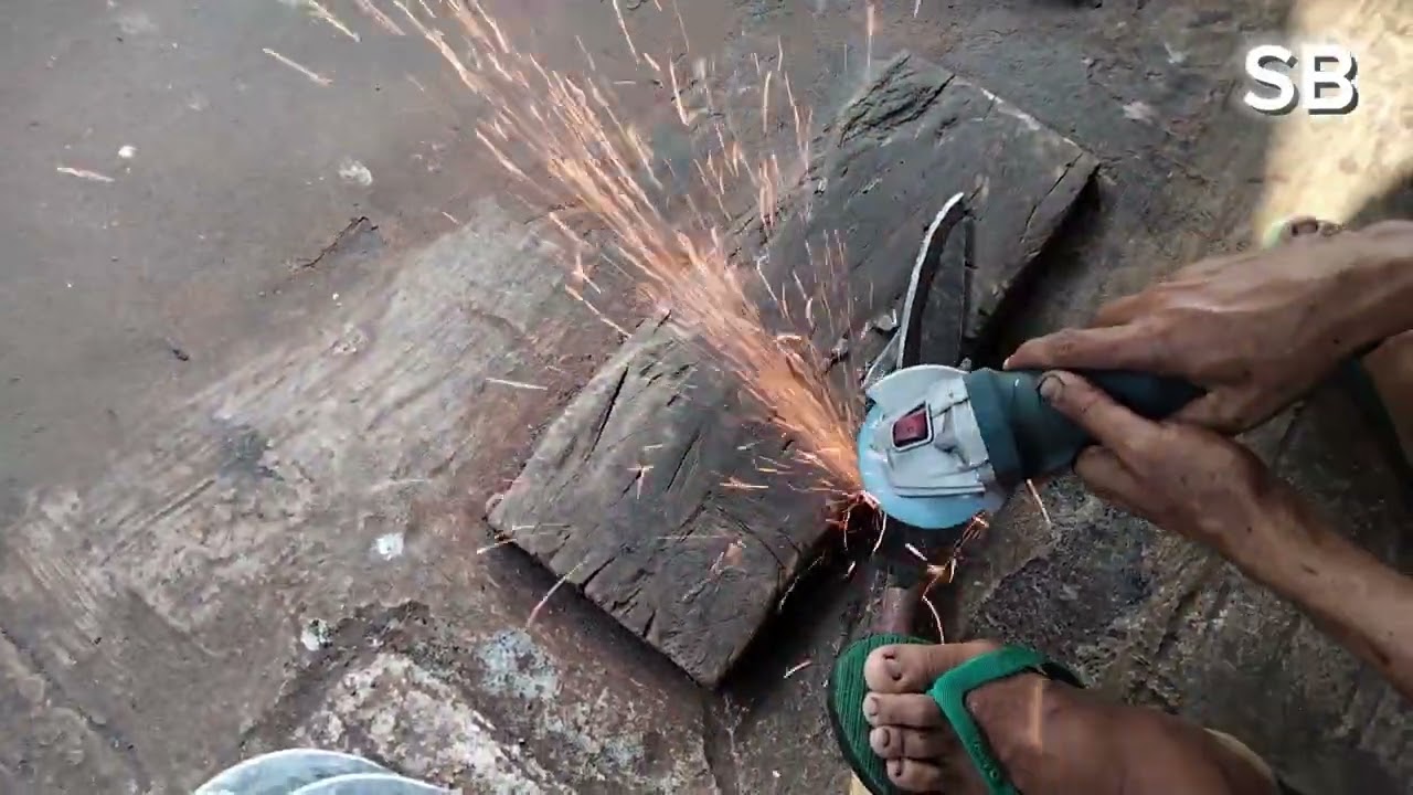 PROSES PEMBUATAN PISAU SEMBELIHAN DARI BAJA ISEN || SARI BESI, TAJAM POLLL ||