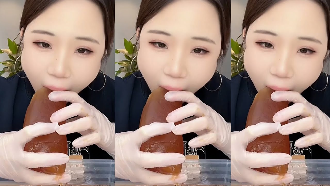 only YY ASMR - Ice Eating ASMR- Freezer Frost Eating ❄️❄️❄️