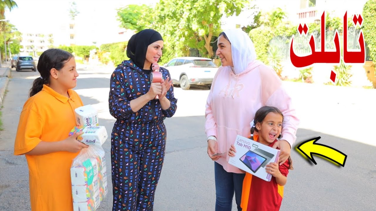 غزل تبيع مناديل في الشارع - شوف حصل اية !! 