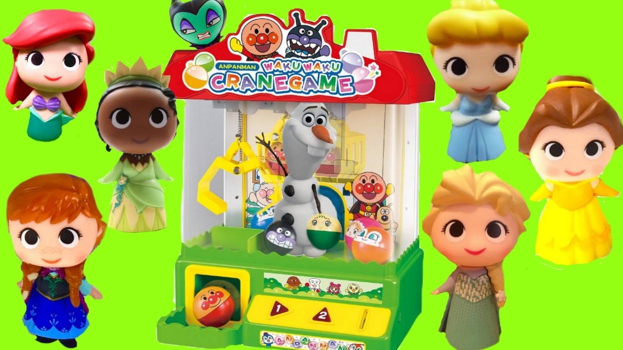 Disney Princesses Play New Claw Crane Machine