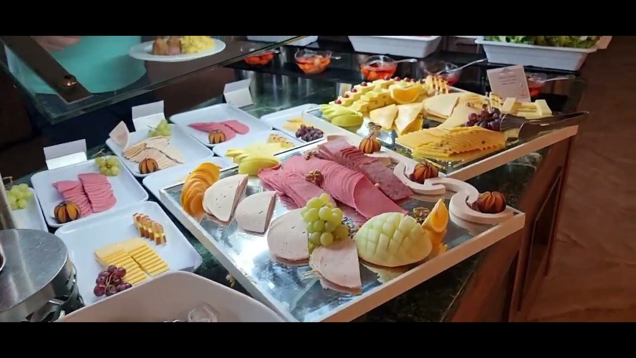 Hurghady Egipt Hotel Titanic Royal 5* śniadanie breakfast Egypt wakacje 2024