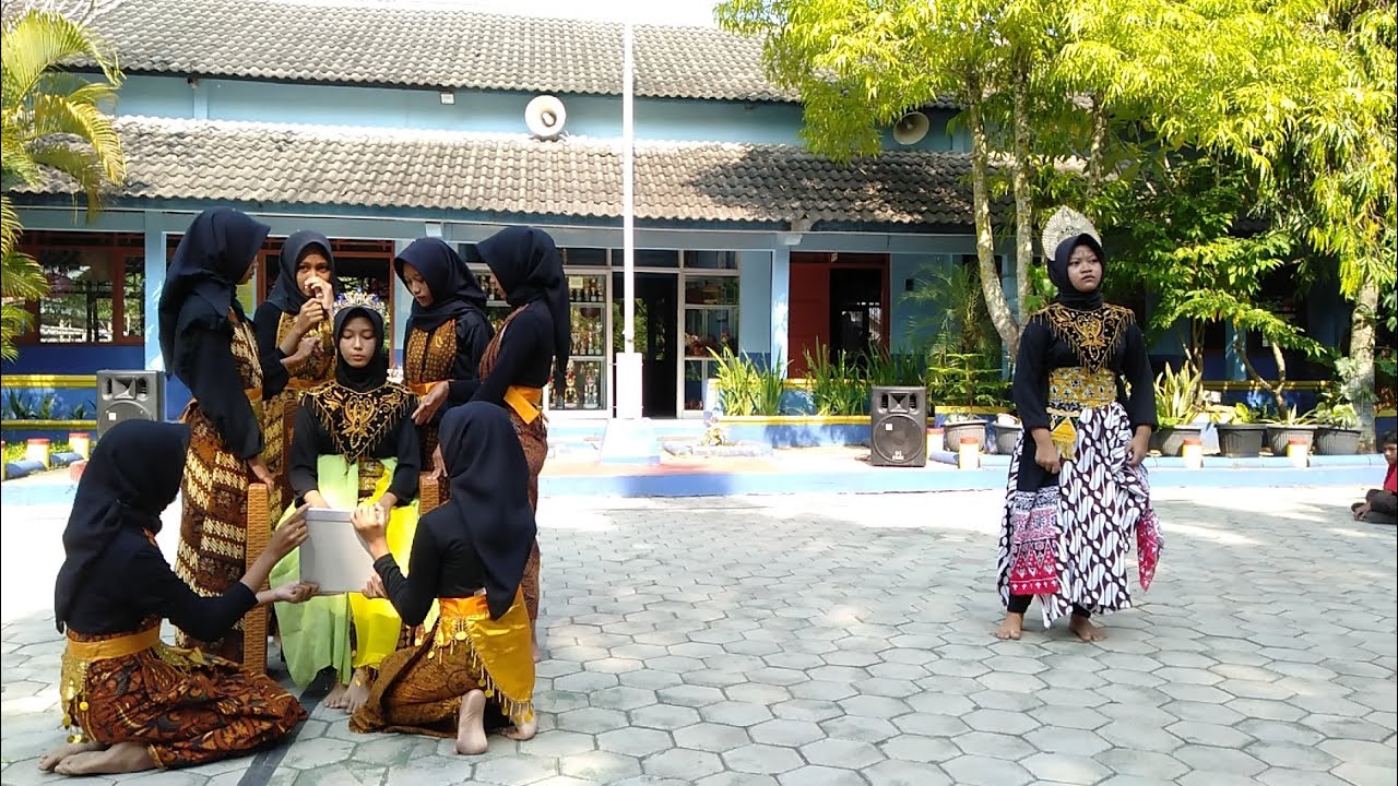 PENTAS SENI VIII-E |Asal usul Nyai Roro Kidul 