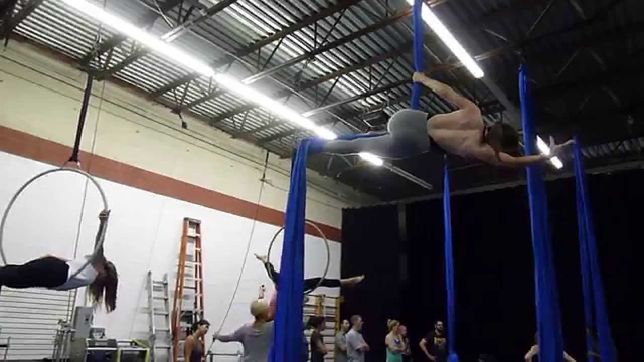 Beginning of a routine with knee tangle
