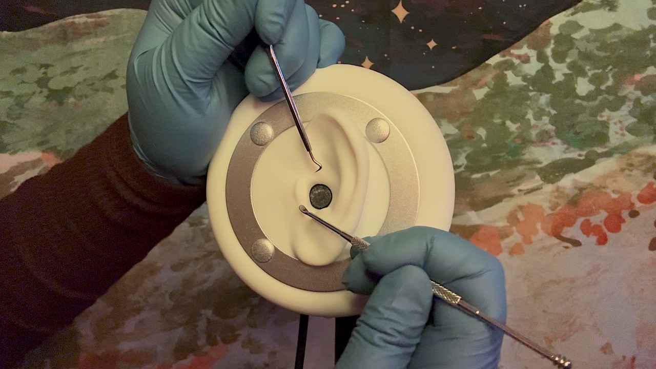 Чистишь уши, но хуже, чем я думала! | ASMR | Чистка ушей