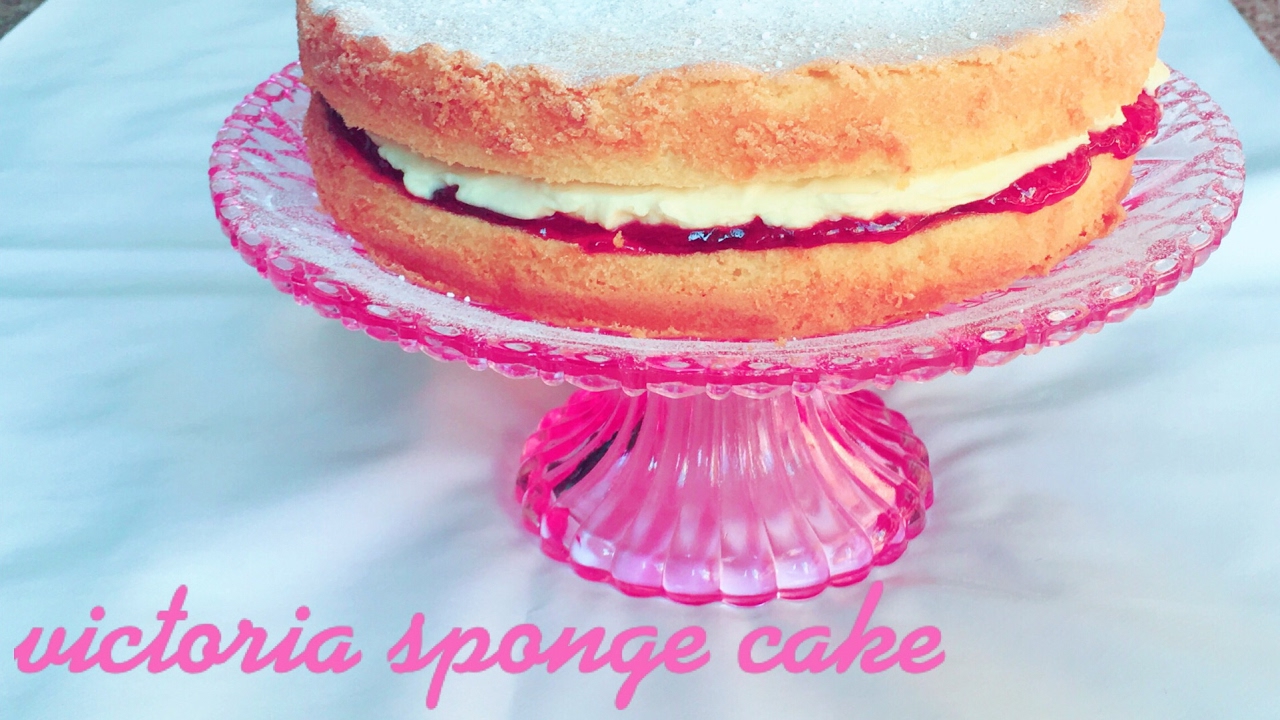 HOW TO MAKE VICTORIA SPONGE CAKE ( EASY)