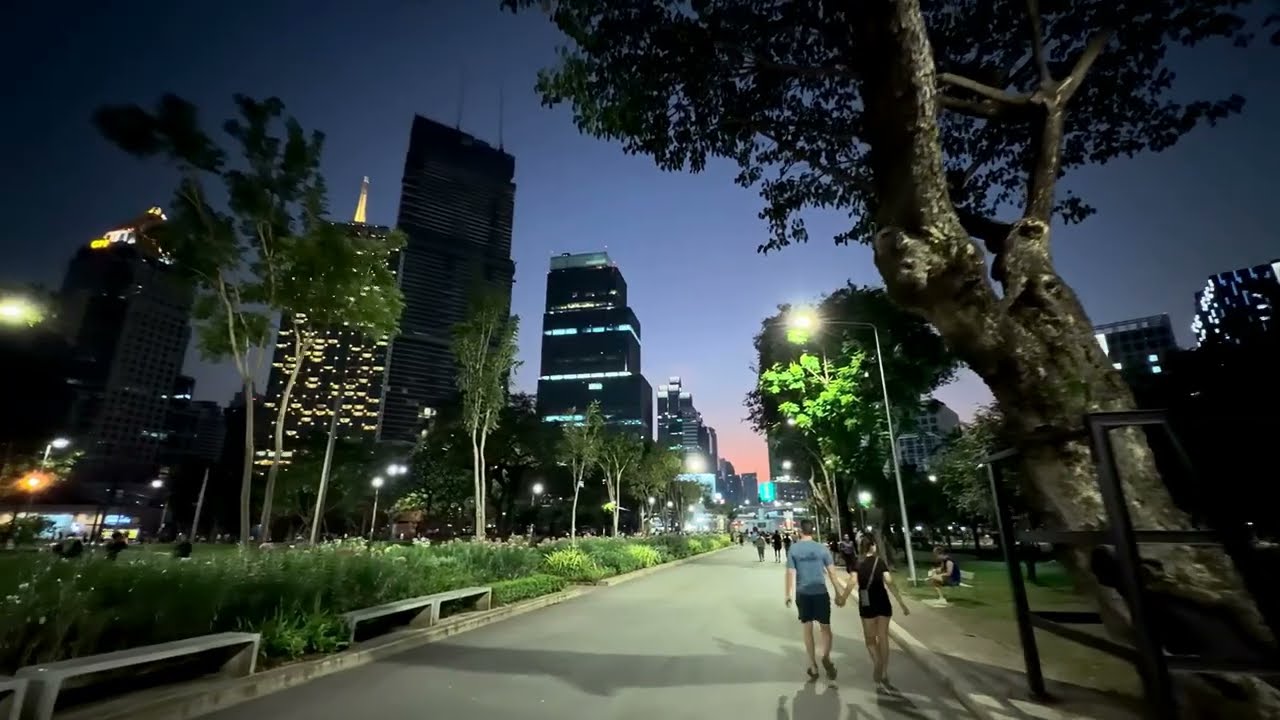 4K | HDR ฟรีคอนเสิร์ตในสวนลุมพินีนักท่องเที่ยวชาวต่างชาติมาเยอะสุดๆ￼