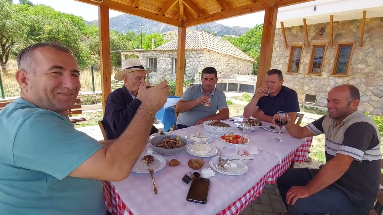 Një shëtitje në Golem me ish mësuesin tim – Telereportazh
